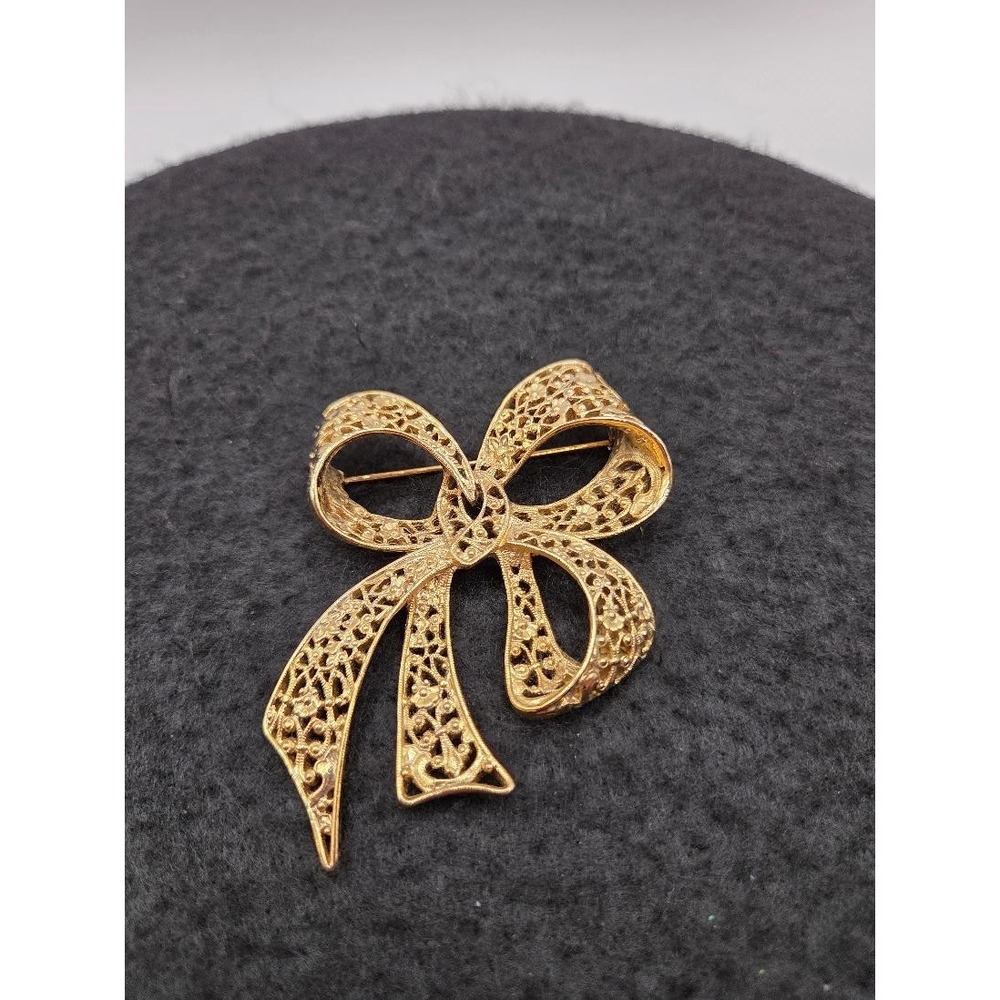 Vintage Gold‑Tone Filigree Bow Brooch 3" Ribbon Pin Unsigned Costume Jewelry
